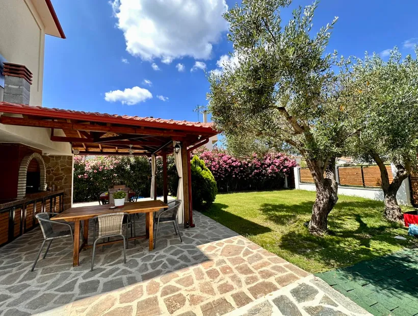 Gazebo & dining area