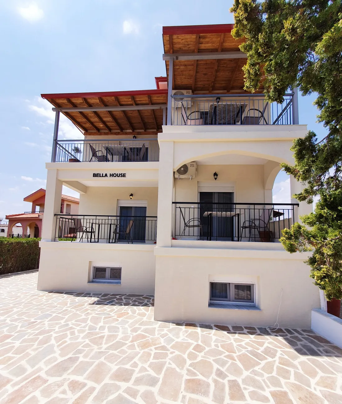 Bella House Nikiti - the villa and its garden